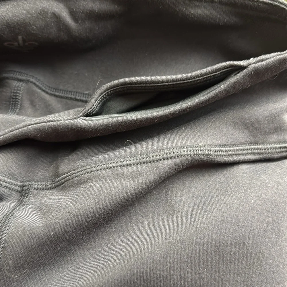 ALO Yoga Black and Olive green Leggings. Size XS